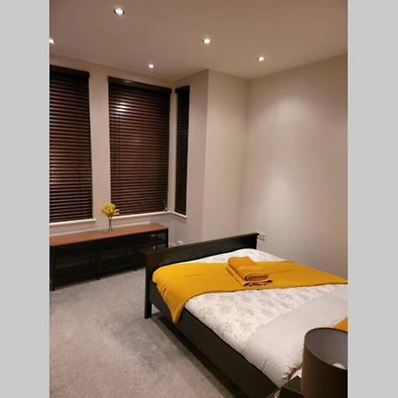Contemporary 3 Bed Apartment In Hendon Central. エクステリア 写真