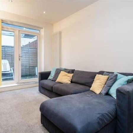 Contemporary 3 Bed Apartment In Hendon Central. エクステリア 写真