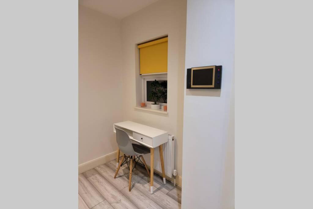 Contemporary 3 Bed Apartment In Hendon Central. エクステリア 写真