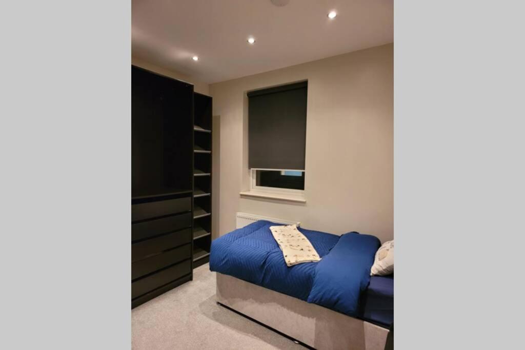 Contemporary 3 Bed Apartment In Hendon Central. エクステリア 写真