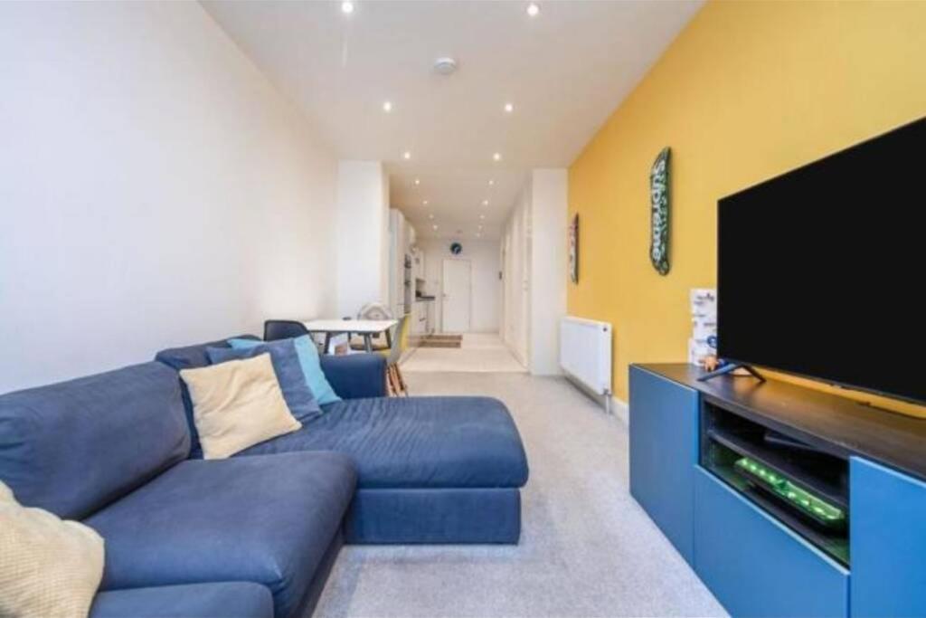 Contemporary 3 Bed Apartment In Hendon Central. エクステリア 写真